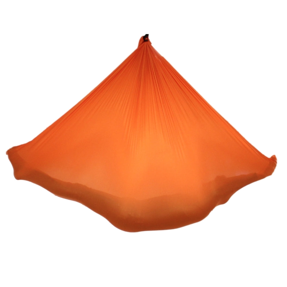  Aerial Yoga Tuch ohne Zubehör in Orange hängend vom Testsieger Yogalaxy