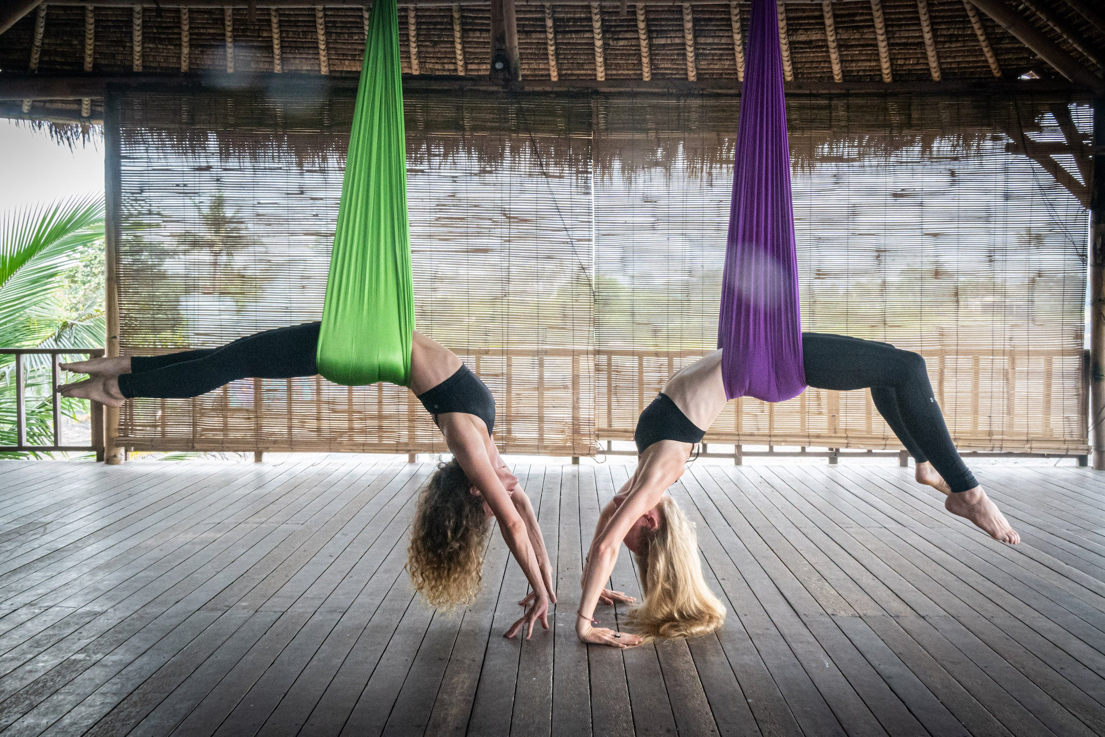 YOGALAXY - AERIAL YOGA TÜCHER, OVALE YOGAMATTEN, YOGA SCHMUCK