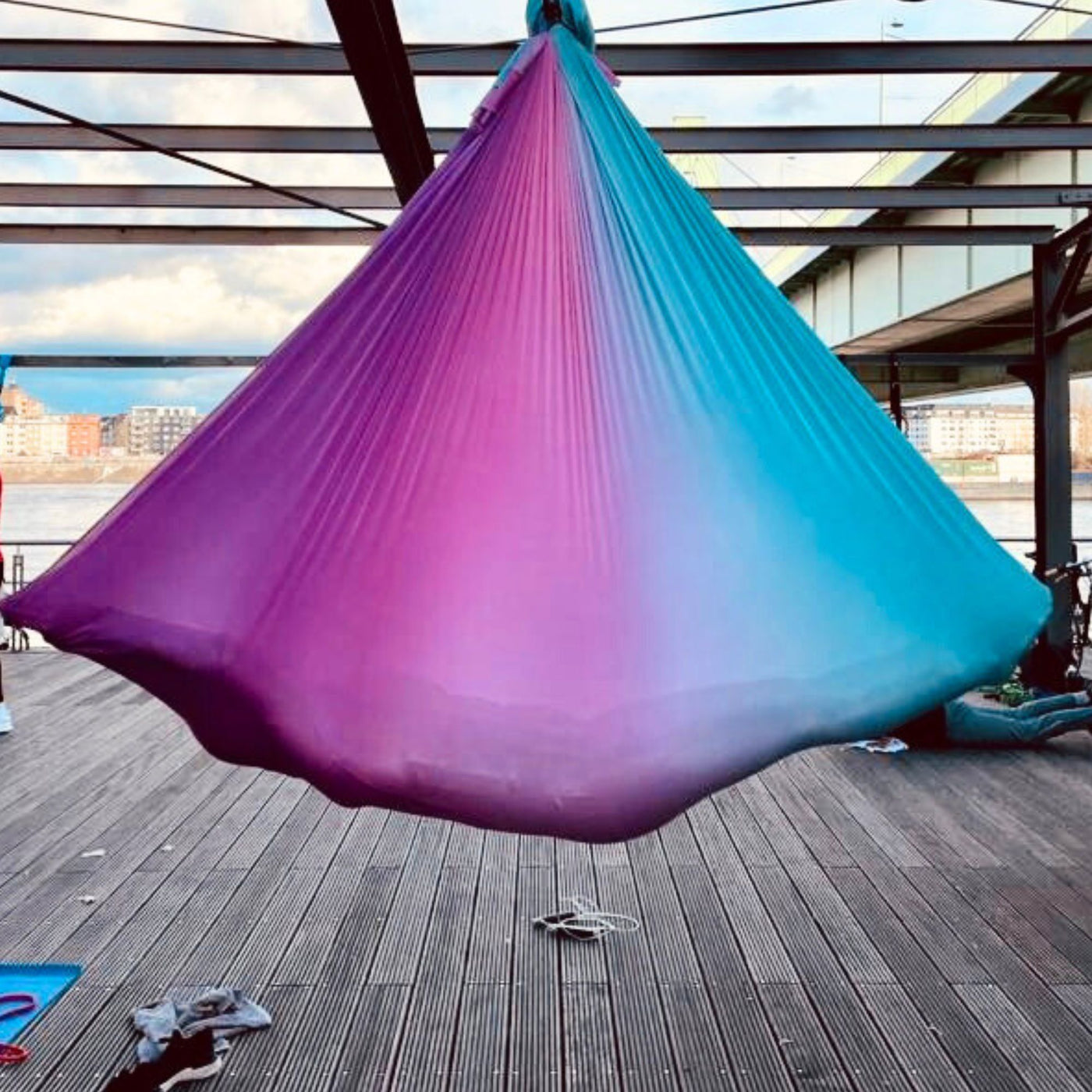 Aerial Yoga Tuch rainbow - Yogalaxy  Asana