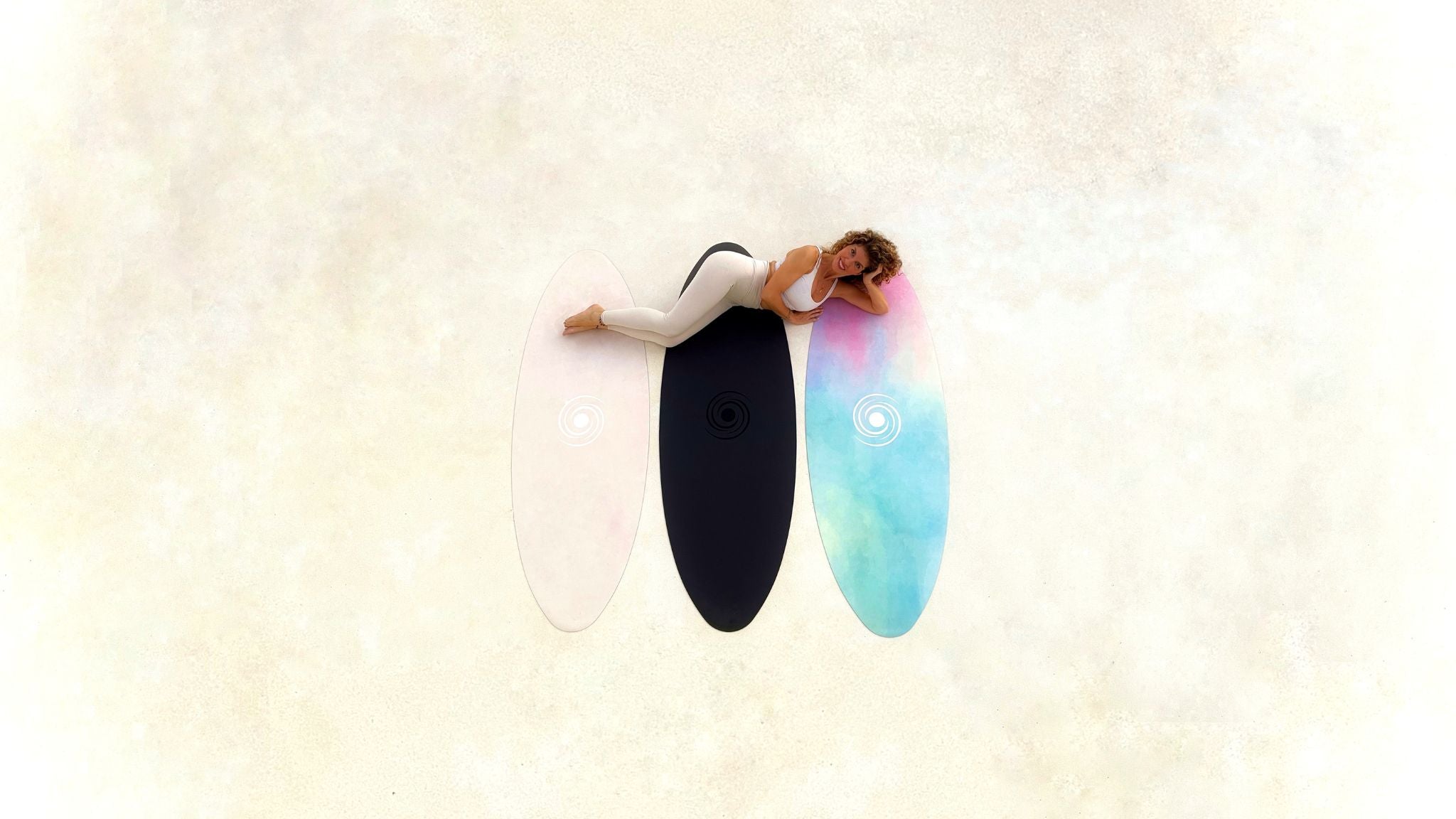 ovale Yogamatten von YOGALAXY in Surfbrett Form