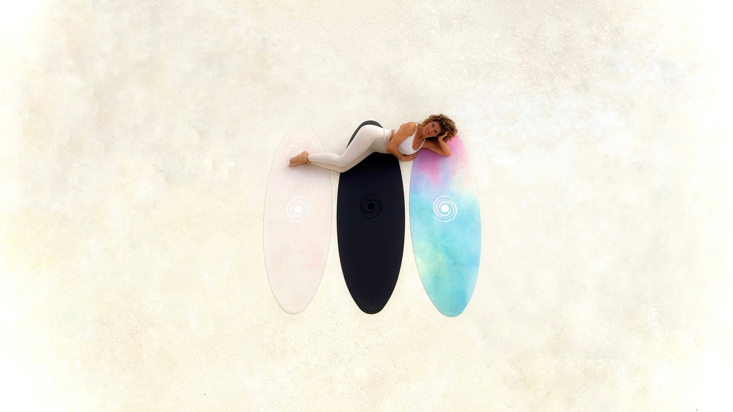 Ovale Yogamatten von Yogalaxy in Surfbrett Form