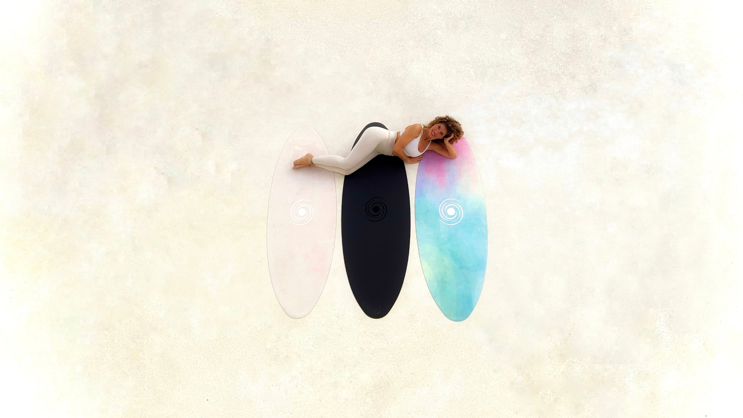 Ovale Yogamatten von Yogalaxy in Surfbrett Form